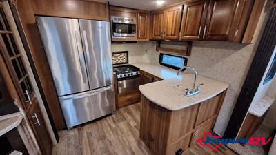 2018 Forest River Lacrosse 337RK   - Photo 6 - Liberty, TX 77575