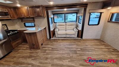 2018 Forest River Lacrosse 337RK   - Photo 8 - Liberty, TX 77575