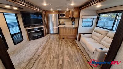 2018 Forest River Lacrosse 337RK   - Photo 5 - Liberty, TX 77575