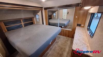 2018 Forest River Lacrosse 337RK   - Photo 11 - Liberty, TX 77575