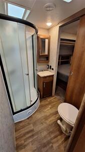 2018 Forest River Lacrosse 337RK   - Photo 10 - Liberty, TX 77575