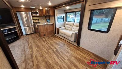 2018 Forest River Lacrosse 337RK   - Photo 4 - Liberty, TX 77575