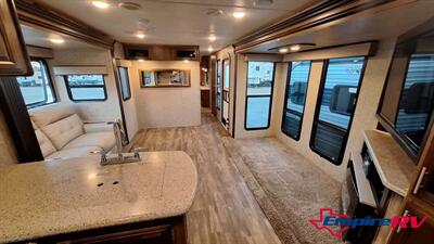 2018 Forest River Lacrosse 337RK   - Photo 7 - Liberty, TX 77575