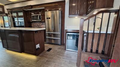 2019 Keystone redwood 3901WB   - Photo 5 - Liberty, TX 77575