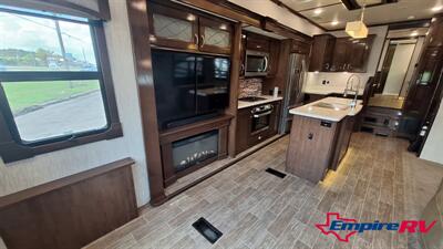 2019 CROSSROADS REDWOOD 3901WB   - Photo 20 - Liberty, TX 77575