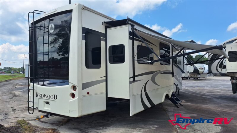 2019 Keystone redwood 3901WB - Photo 4 - Liberty, TX 77575