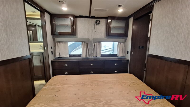 2019 CROSSROADS REDWOOD 3901WB - Photo 25 - Liberty, TX 77575