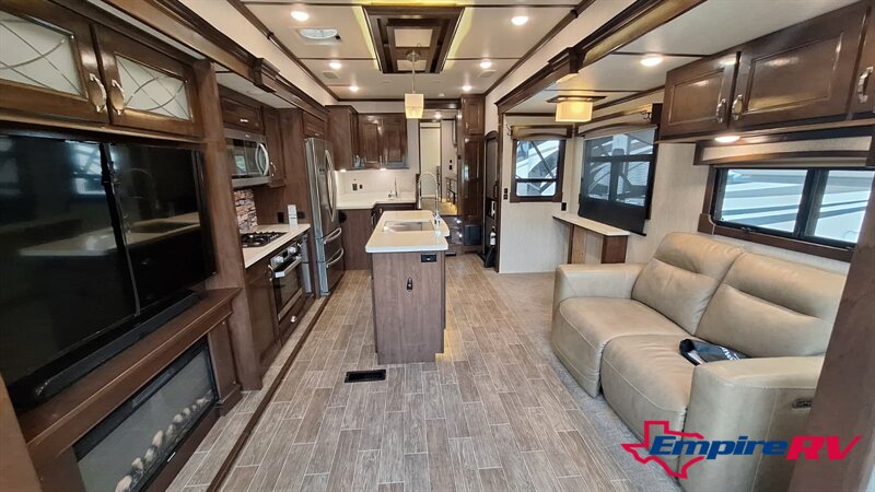 2019 CROSSROADS REDWOOD 3901WB - Photo 19 - Liberty, TX 77575