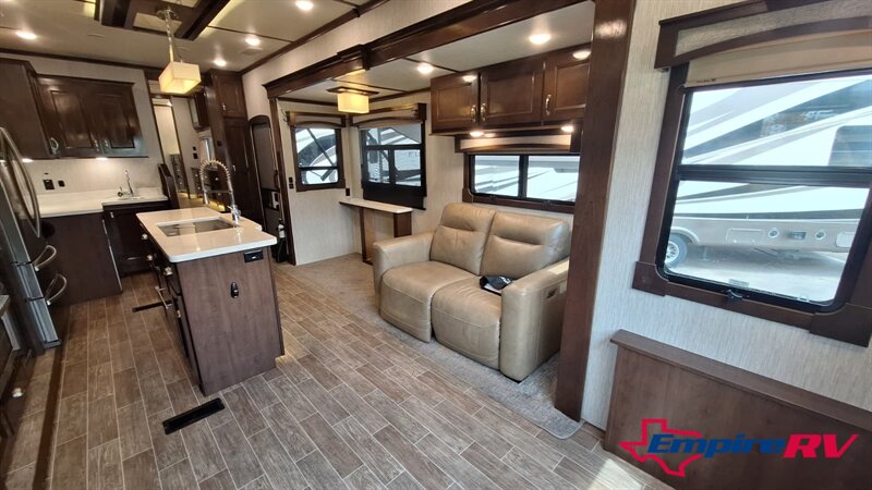 2019 CROSSROADS REDWOOD 3901WB - Photo 21 - Liberty, TX 77575