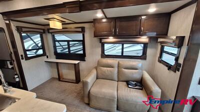 2019 Keystone redwood 3901WB   - Photo 8 - Liberty, TX 77575