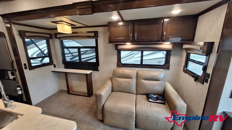 2019 Keystone redwood 3901WB - Photo 8 - Liberty, TX 77575