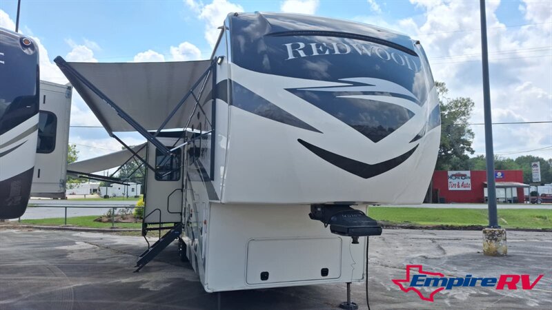 2019 Keystone redwood 3901WB - Photo 1 - Liberty, TX 77575