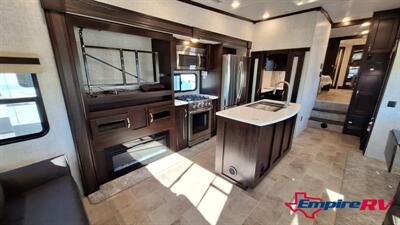 2021 Palomino COLUMBUS 382FB   - Photo 9 - Liberty, TX 77575