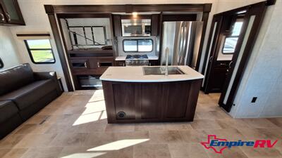 2021 Palomino COLUMBUS 382FB   - Photo 13 - Liberty, TX 77575