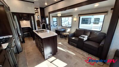 2021 Palomino COLUMBUS 382FB   - Photo 10 - Liberty, TX 77575