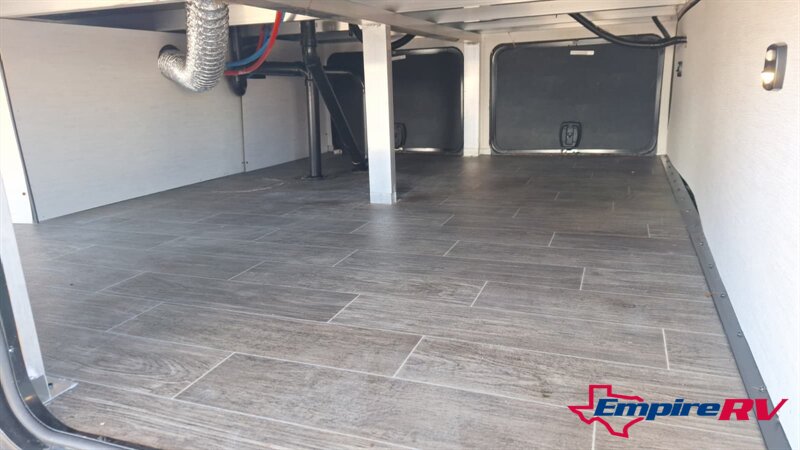 2021 Forest River Cherokee Artic wolf 3660suite - Photo 5 - Liberty, TX 77575