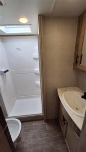 2021 Forest River Cherokee Artic wolf 3660suite - Photo 18 - Liberty, TX 77575