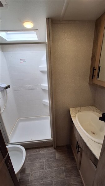 2021 Forest River Cherokee Artic wolf 3660suite - Photo 18 - Liberty, TX 77575