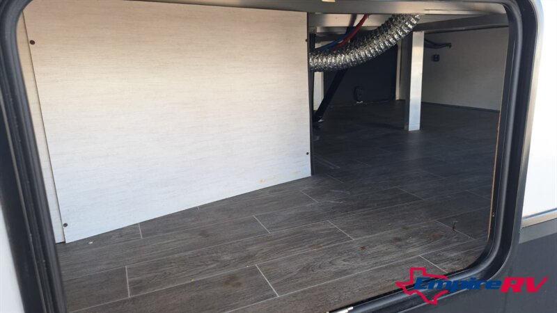 2021 Forest River Cherokee Artic wolf 3660suite - Photo 12 - Liberty, TX 77575