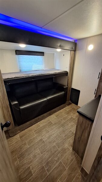 2021 Forest River Cherokee Artic wolf 3660suite - Photo 11 - Liberty, TX 77575