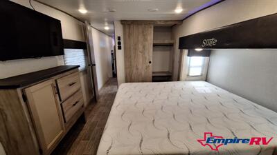 2021 Forest River Cherokee Artic wolf 3660suite - Photo 20 - Liberty, TX 77575