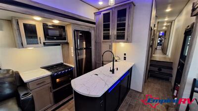 2021 Forest River Cherokee Artic wolf 3660suite - Photo 9 - Liberty, TX 77575