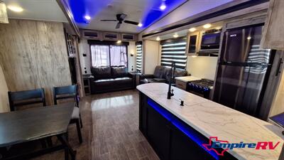 2021 Forest River Cherokee Artic wolf 3660suite - Photo 6 - Liberty, TX 77575