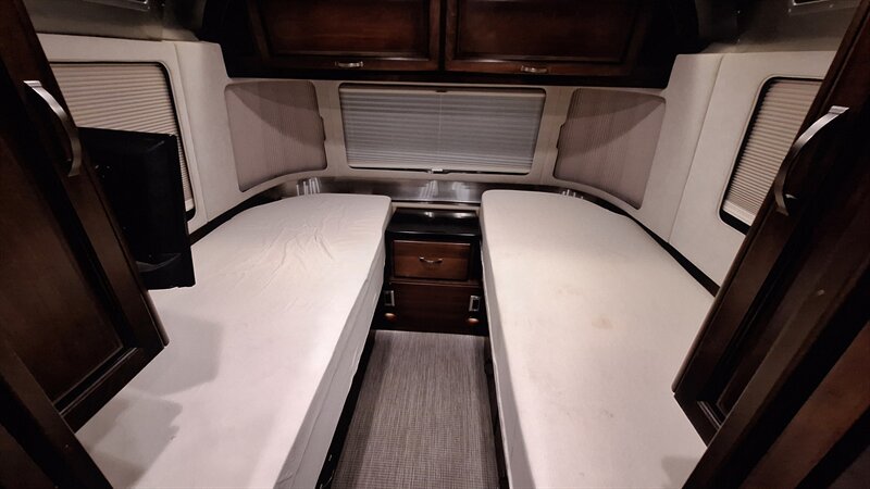 2018 Airstream Classic 33FB - Photo 11 - Liberty, TX 77575