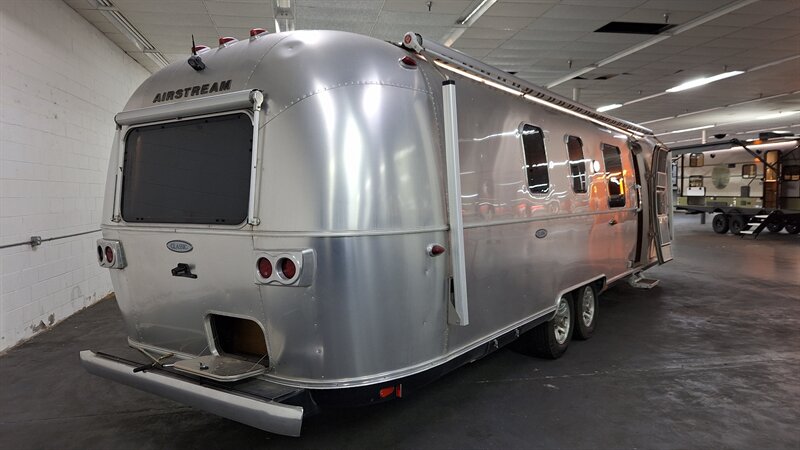 2018 Airstream Classic 33FB - Photo 4 - Liberty, TX 77575