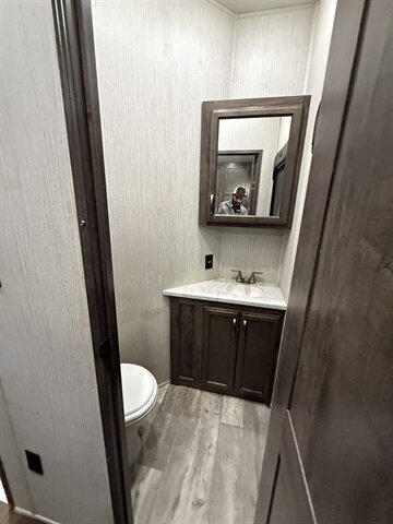 2021 Forest River Sandpiper 384QBOK - Photo 11 - Liberty, TX 77575
