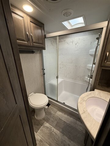 2021 Forest River Sandpiper 384QBOK - Photo 13 - Liberty, TX 77575