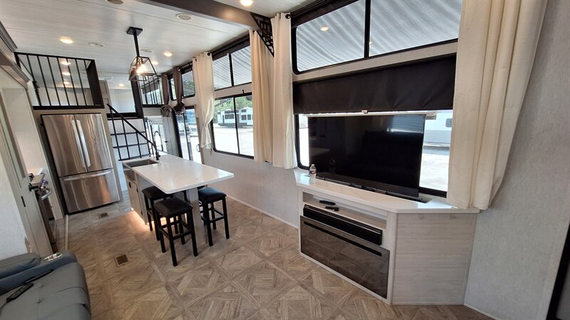 2024 Forest River Salem 42VIEW - Photo 12 - Liberty, TX 77575