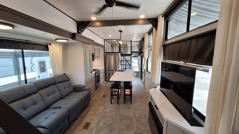 2024 Forest River Salem 42VIEW - Photo 10 - Liberty, TX 77575