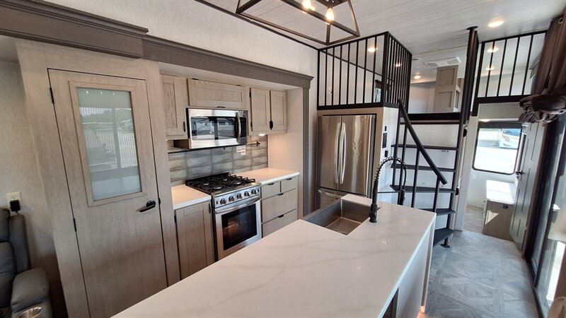 2024 Forest River Salem 42VIEW - Photo 13 - Liberty, TX 77575