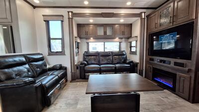 2021 Heartland LANDMARK CONCORD   - Photo 14 - Oxnard, CA 93030