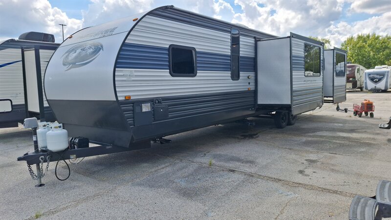 2022 Forest River Cherokee 306MM - Photo 3 - Liberty, TX 77575