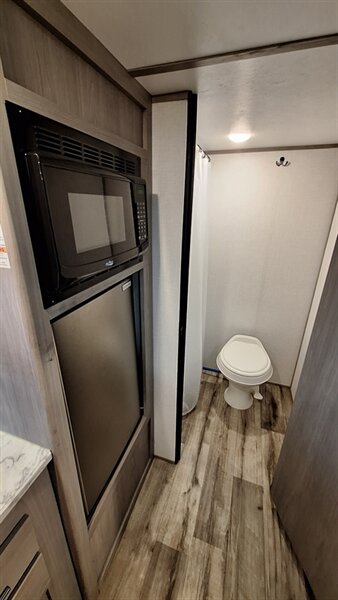 2024 Keystone Coleman 17B - Photo 10 - Liberty, TX 77575