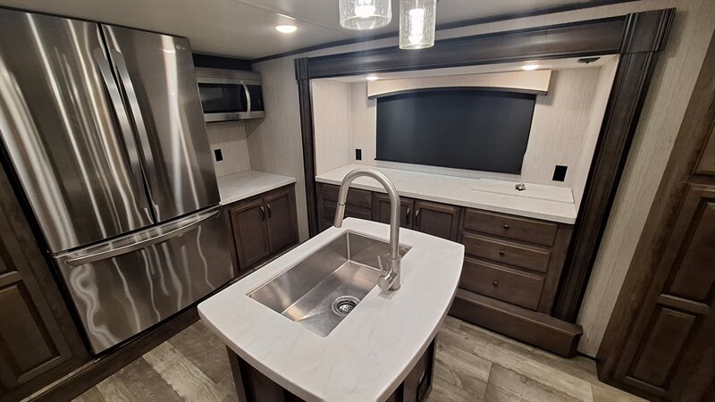 2021 Forest River Sierra 38FKOK - Photo 9 - Liberty, TX 77575