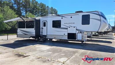 2022 Keystone Avalanche 352BH