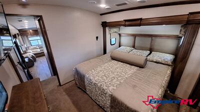 2016 Forest River Cardinal 3250   - Photo 11 - Liberty, TX 77575