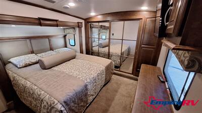 2016 Forest River Cardinal 3250   - Photo 10 - Liberty, TX 77575