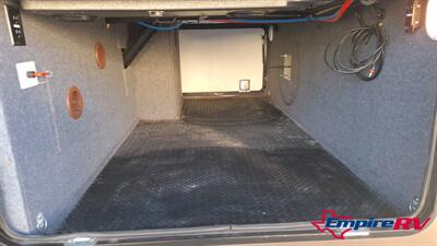 2016 Forest River Cardinal 3250   - Photo 4 - Liberty, TX 77575