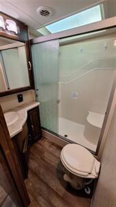 2016 Forest River Cardinal 3250   - Photo 9 - Liberty, TX 77575