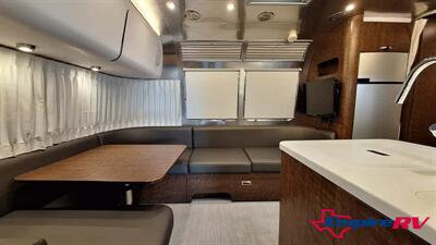 2020 Airstream GLOBETROTTER 27FB   - Photo 5 - Liberty, TX 77575