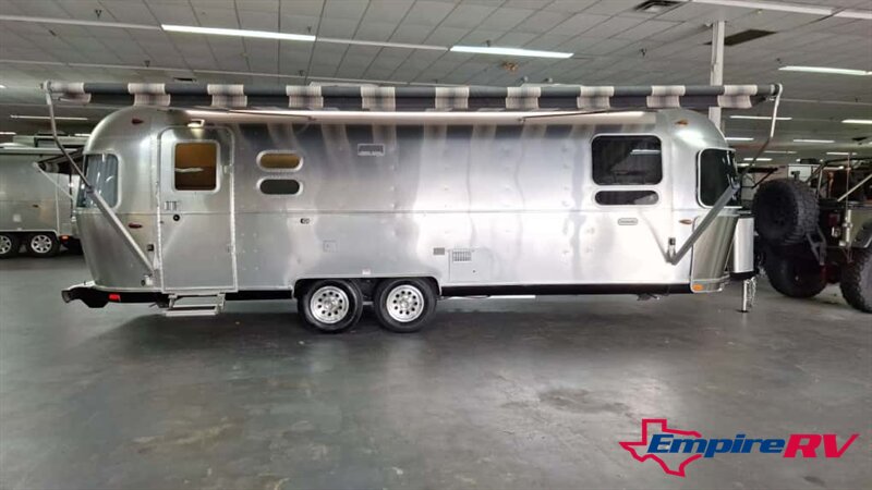 2020 Airstream GLOBETROTTER 27FB   - Photo 1 - Liberty, TX 77575