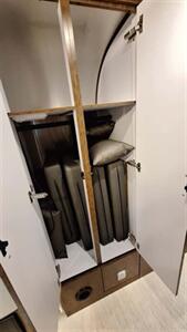 2020 Airstream GLOBETROTTER 27FB   - Photo 13 - Liberty, TX 77575