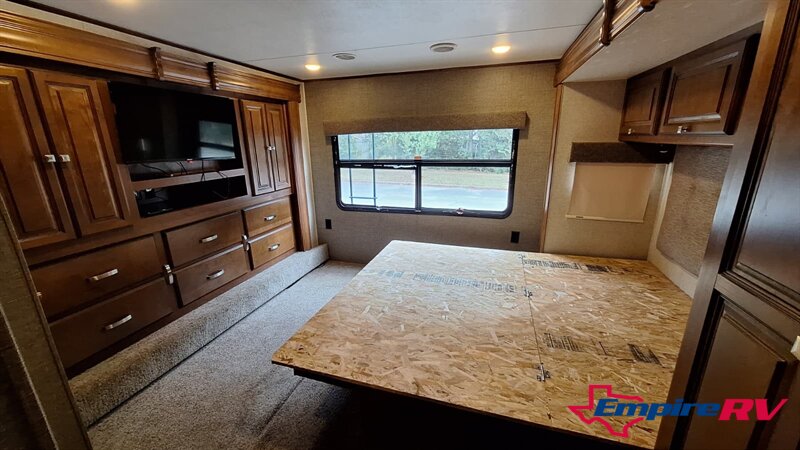 2016 HEARTLAND BIGHORN 3750FL - Photo 13 - Liberty, TX 77575