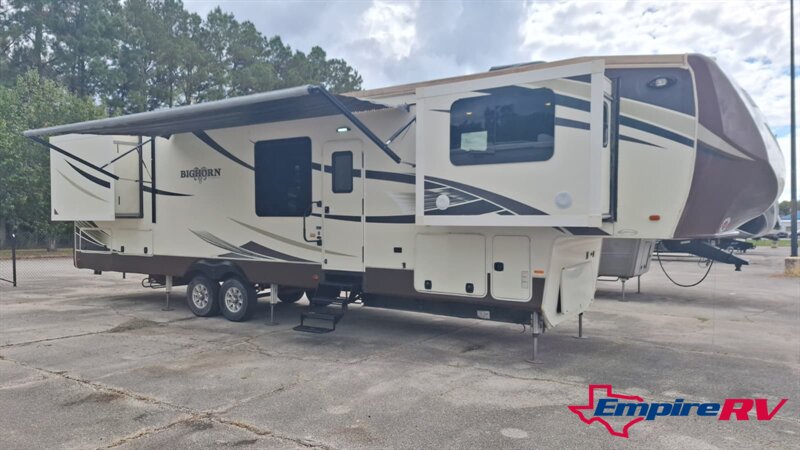 2016 HEARTLAND BIGHORN 3750FL - Photo 2 - Liberty, TX 77575