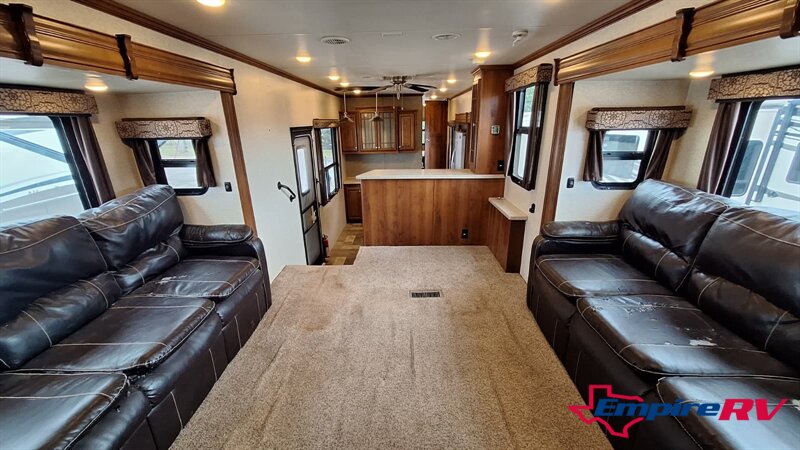 2016 HEARTLAND BIGHORN 3750FL - Photo 6 - Liberty, TX 77575