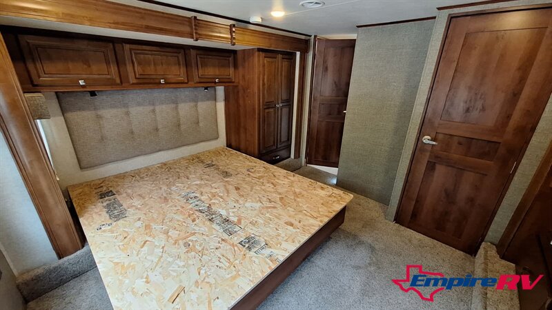 2016 HEARTLAND BIGHORN 3750FL - Photo 15 - Liberty, TX 77575